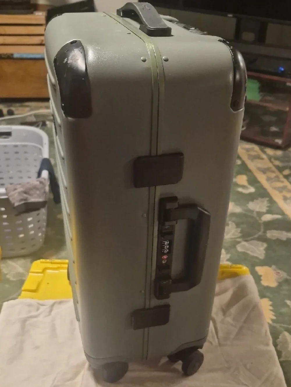 Traveler Series Hard Shell Carry Case - Silver